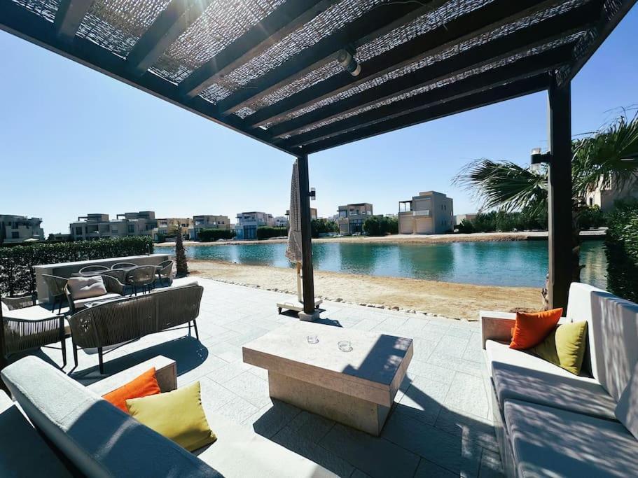 Luminous 4br Villa, Free Pool & Lagoon Access At Gouna Villa *
